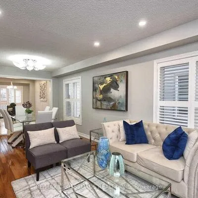 33,&nbsp;Holloway, Cedarwood, Markham