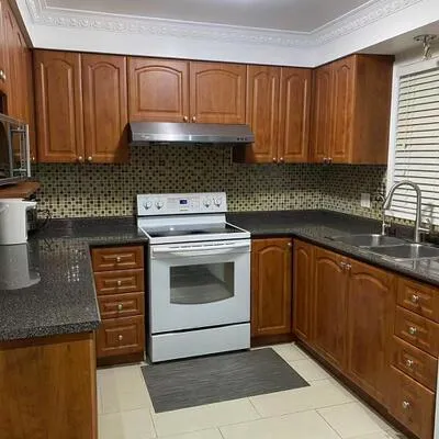 102,&nbsp;Chloe, Middlefield, Markham