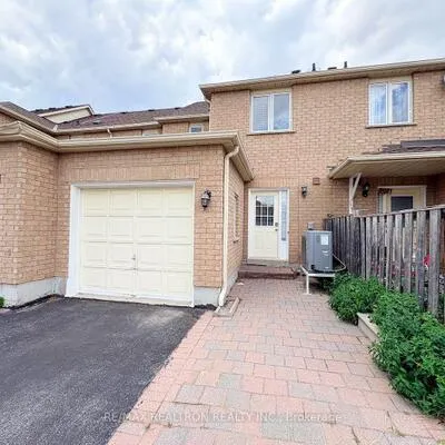329,&nbsp;Bur Oak, Berczy, Markham