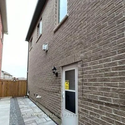 41,&nbsp;MANILA, Berczy, Markham