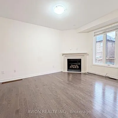 124,&nbsp;Wilfred Murison, Berczy, Markham
