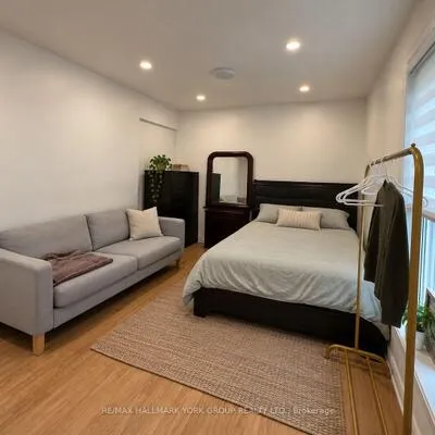 22,&nbsp;Thorne, Aileen-Willowbrook, Markham