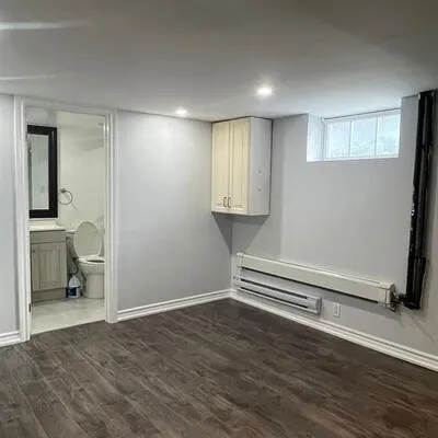 20,&nbsp;Wales, Old Markham Village, Markham