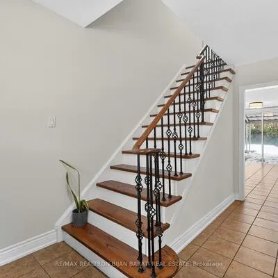 215,&nbsp;Grandview, Grandview, Markham