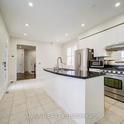 116,&nbsp;Emery Hill, Berczy, Markham