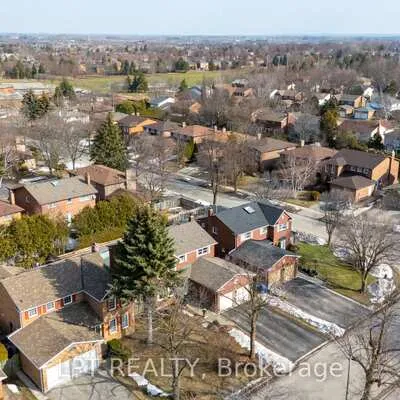 54,&nbsp;Meyer, Markham Village, Markham