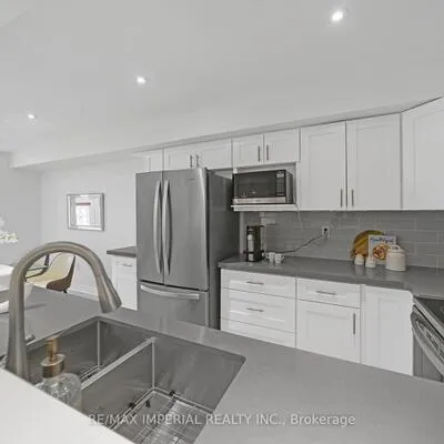 393,&nbsp;Bur Oak, Berczy, Markham