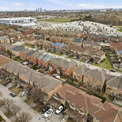 121,&nbsp;Hopecrest, Cachet, Markham