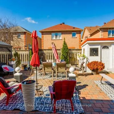 206,&nbsp;Featherstone, Middlefield, Markham