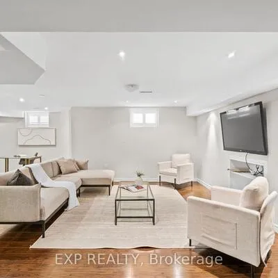 16,&nbsp;Caprara, Box Grove, Markham