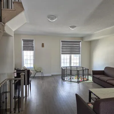 32,&nbsp;Andress, Cedarwood, Markham