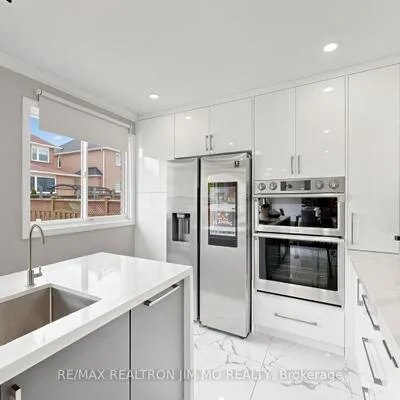 6,&nbsp;Majestic, Berczy, Markham