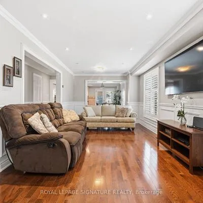 1,&nbsp;Holloway, Cedarwood, Markham