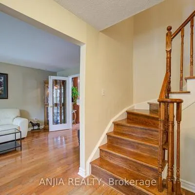 54,&nbsp;Meyer, Markham Village, Markham