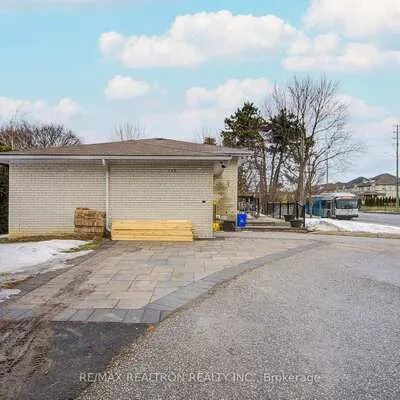 256,&nbsp;Church, Markham Village, Markham