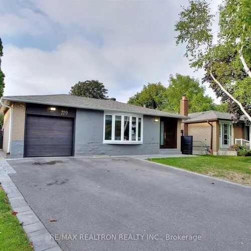 Premium freehold home for sale: 219, Bay Thorn, Royal Orchard, Markham
