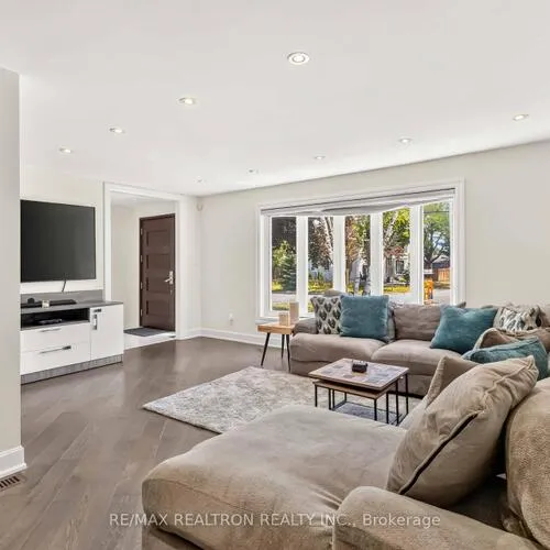 Premium freehold home for sale: 219, Bay Thorn, Royal Orchard, Markham