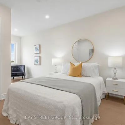 80,&nbsp;Living, Victoria Square, Markham