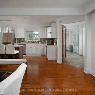 132,&nbsp;Morgan, Thornhill, Markham