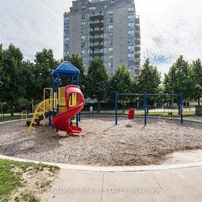 30,&nbsp;Pond, Commerce Valley, Markham