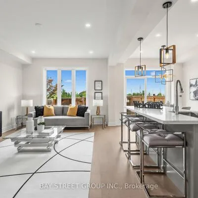 80,&nbsp;Living, Victoria Square, Markham