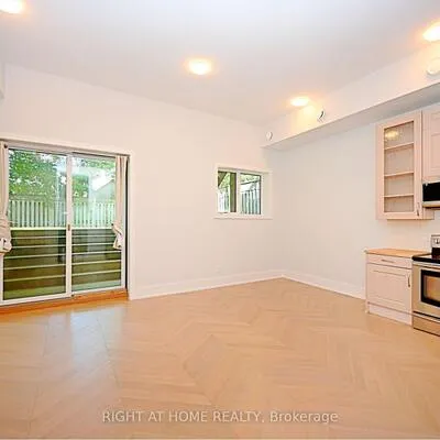 50B, Woodlawn, Port Credit, Mississauga