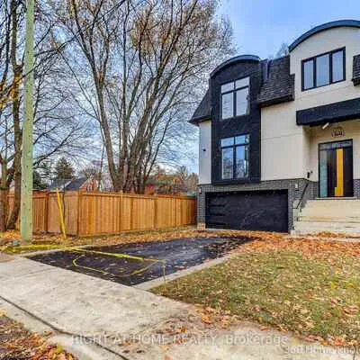 28, PINE, Port Credit, Mississauga