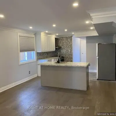 571, Roselaire, Hurontario, Mississauga