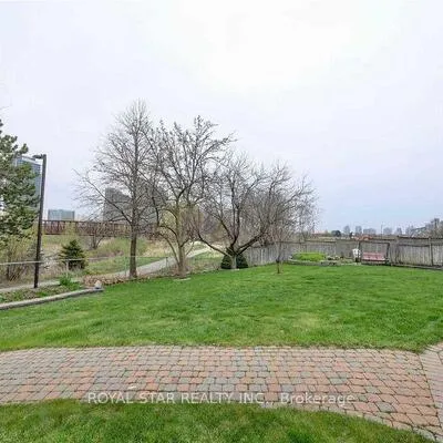 5223,&nbsp;Tagish, Hurontario, Mississauga