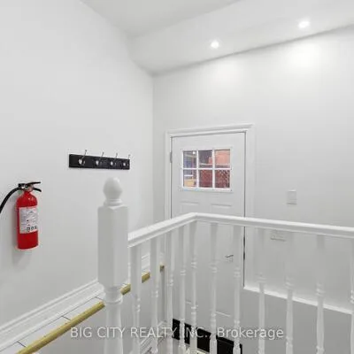 5487, Cosmic, Hurontario, Mississauga