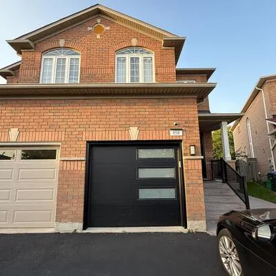 858,&nbsp;Khan, East Credit, Mississauga