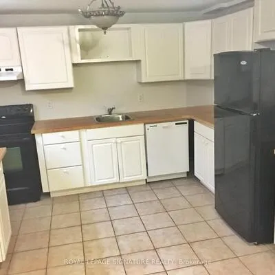 885,&nbsp;Runningbrook, Applewood, Mississauga