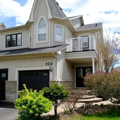 928,&nbsp;Golden Farmer, Meadowvale Village, Mississauga