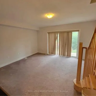 1048,&nbsp;Beach Comber, Lakeview, Mississauga
