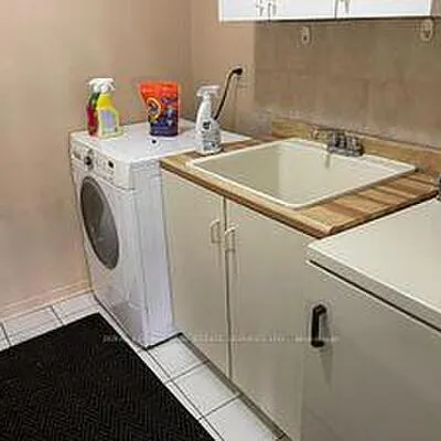 382,&nbsp;Bud Gregory, Hurontario, Mississauga
