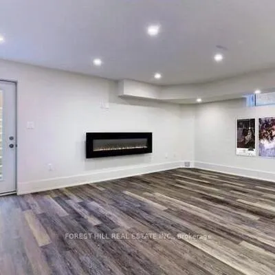 727,&nbsp;Ebony, Lakeview, Mississauga