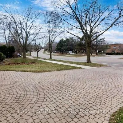 855,&nbsp;Queen, Lorne Park, Mississauga
