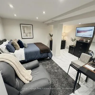 237,&nbsp;Lakeshore, Port Credit, Mississauga