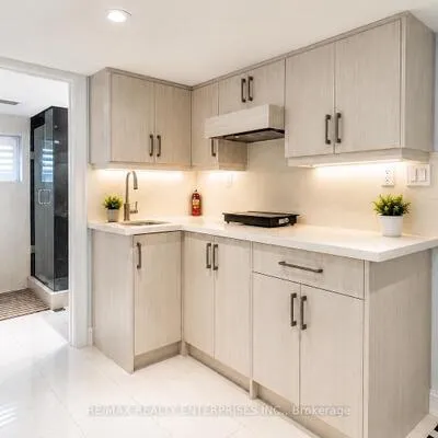 1078,&nbsp;Sawyer, Lakeview, Mississauga