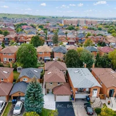 659,&nbsp;Roselaire, Hurontario, Mississauga
