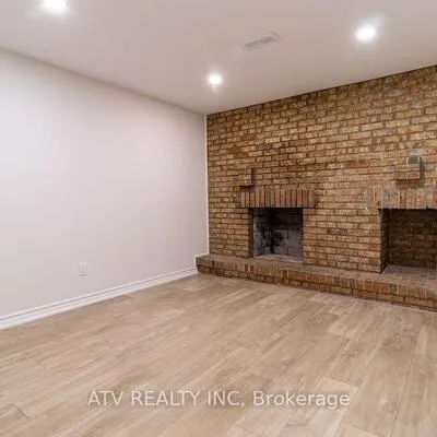 1064,&nbsp;Eastmount, Lakeview, Mississauga