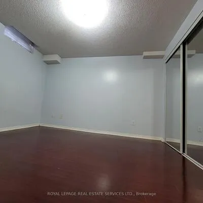 323,&nbsp;Winfield, Hurontario, Mississauga
