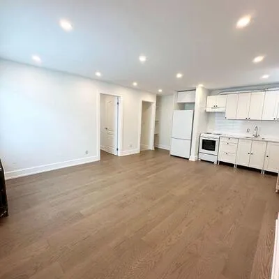 237,&nbsp;Lakeshore, Port Credit, Mississauga