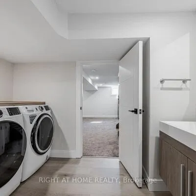 690,&nbsp;Hillman, Applewood, Mississauga