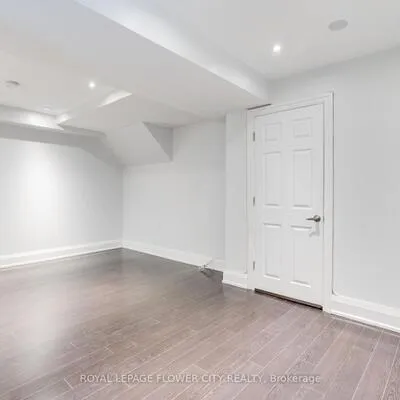 5674,&nbsp;Whitehorn, East Credit, Mississauga