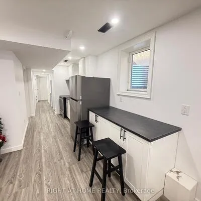4802,&nbsp;Bluefeather, Hurontario, Mississauga