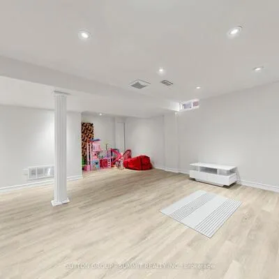 4880,&nbsp;YORKSHIRE, Hurontario, Mississauga