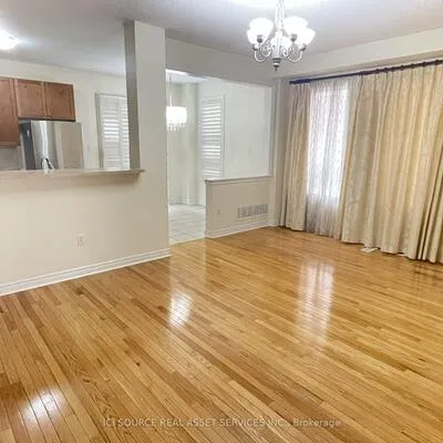 646,&nbsp;Coach, Hurontario, Mississauga