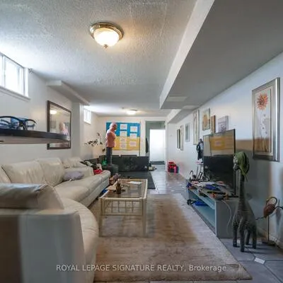 674,&nbsp;Abana, Cooksville, Mississauga