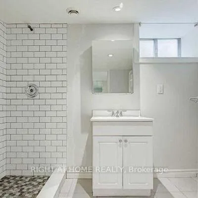 5,&nbsp;Wanita, Port Credit, Mississauga